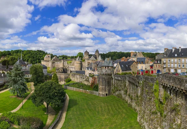 Panorama da cidade Fougeres na Bretanha França — Fotografia de Stock