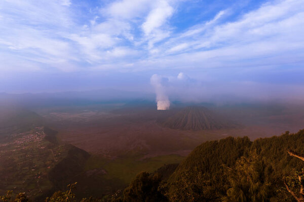 Mountain Bromo volcano - ostrov Java Indonesia
