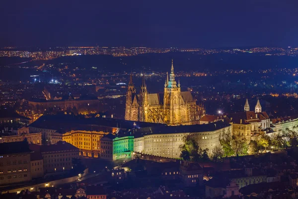 St.-Vitus-Kathedrale in Prag - Tschechische Republik — Stockfoto
