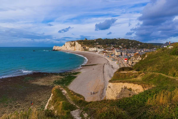 Etretat kayalıklarla kemer - Normandiya Fransa ile