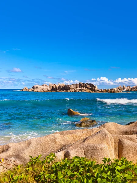 Tropisch strand op de Seychellen — Stockfoto