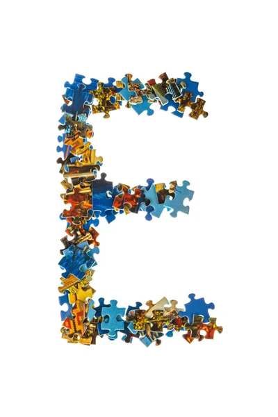 Letter E gemaakt van puzzelstukken — Stockfoto