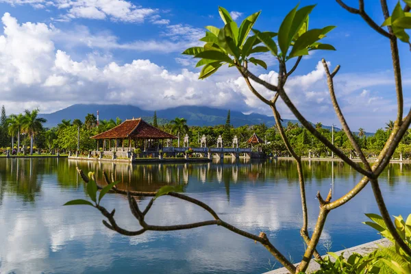 인도네시아 발리 섬에에서 물 궁전 타 여 — 스톡 사진