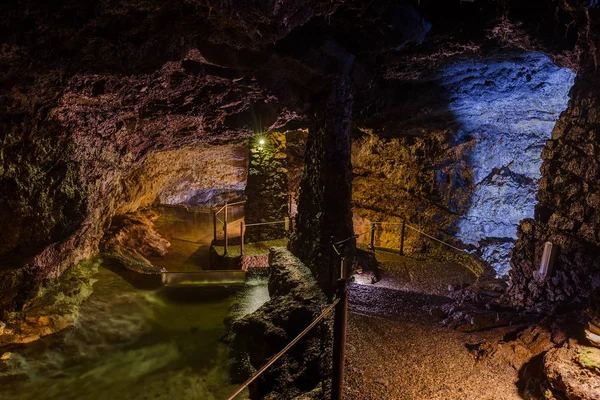 圣维森特-葡萄牙马德拉岛的火山洞穴里 — 图库照片