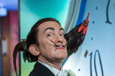 Amsterdam, Hollanda - 25 Nisan 2017: Salvador Dali balmumu heykel üzerinde 25 Nisan 2017 Madame Tussauds Müzesi Amsterdam Hollanda