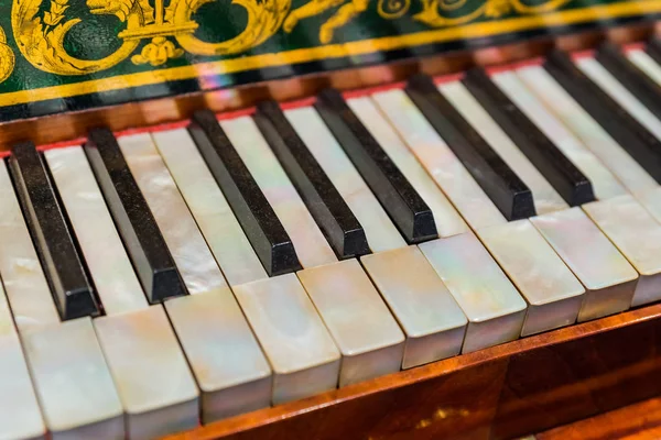 Vintage piano toetsenbord - muziek achtergrond — Stockfoto