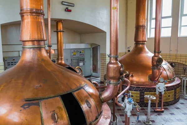 Hervidor de cobre vintage - cervecería en Bélgica — Foto de Stock