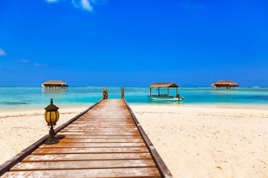 Tekne ve Maldivler Island bungalow