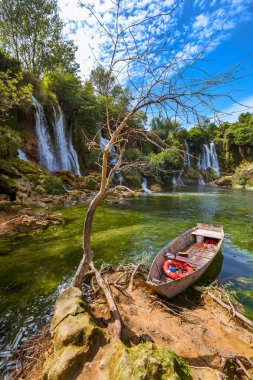 Bosna-Hersek 'te Kravice şelalesi