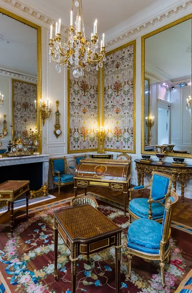 Interior of Louvre Museum - Paris France — Stock Photo, Image