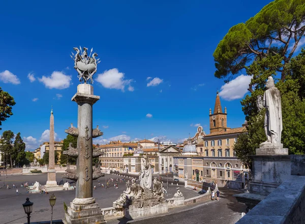 Площадь Пьяцца дель Пополо в Риме Италия — стоковое фото