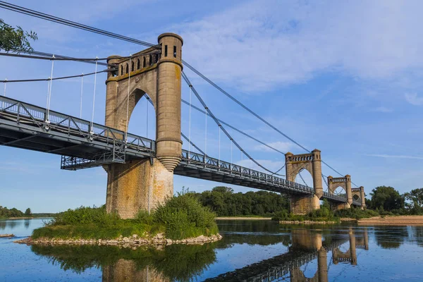 Brücke in der Nähe von Schloss Langeais im Loire-Tal - Frankreich — Stockfoto