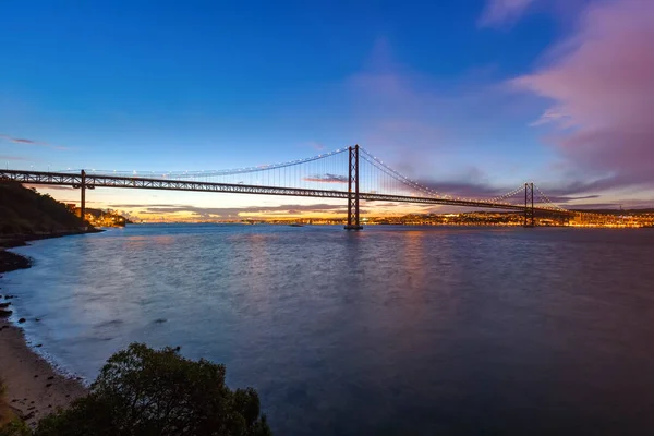 Lisboa y 25 de abril Puente - Portugal — Foto de Stock