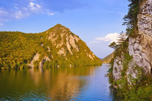 Floden Drina - nationella naturpark i Serbien — Stockfoto