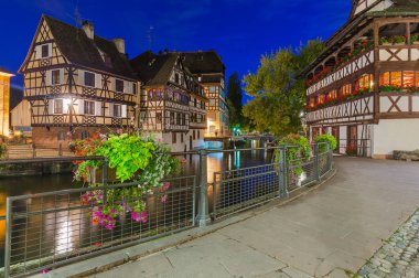 Strazburg - Alsace Fransa geleneksel renkli evleri