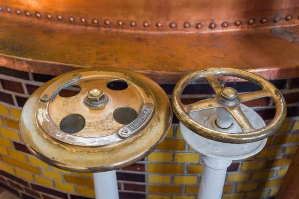 Hervidor de cobre vintage - cervecería en Bélgica — Foto de Stock