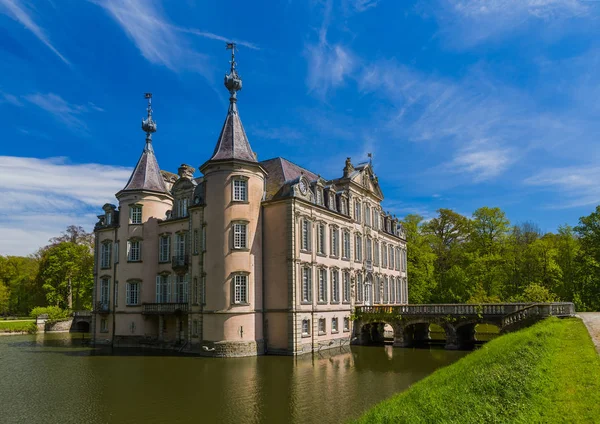 Poeke Castle in Belgium — Stock Photo, Image