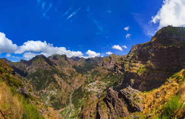 Villaggio di montagna a Madeira Portogallo — Foto Stock