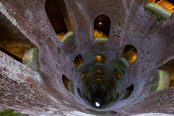 Pozo famoso en Orvieto Italia — Foto de Stock