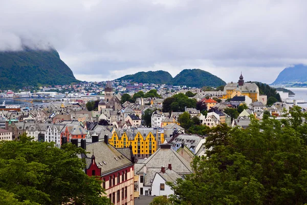 Stadsbilden i Ålesund Norge — Stockfoto