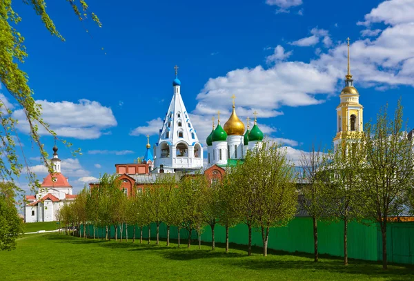 Kyrkor i Kolomna Kreml - Moskvaregionen - Ryssland — Stockfoto