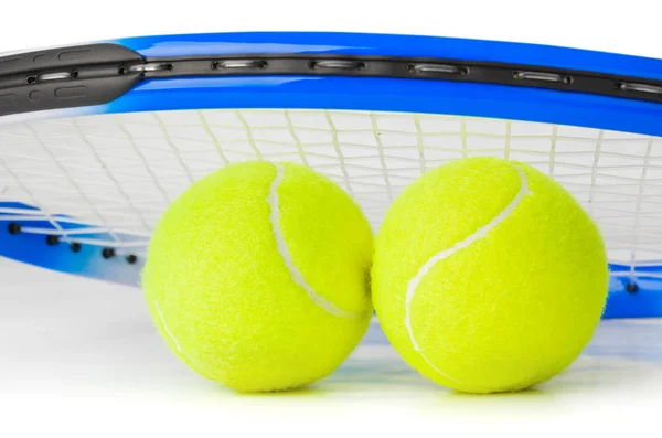 Raquette et balles de tennis — Photo