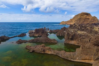 Porto Moniz 'deki Lav havuzları - Madeira Portekiz