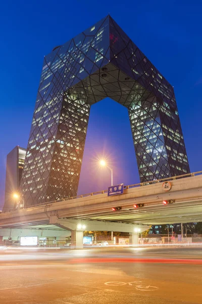 Peking, China - 14. Mai 2018: CCTV-Hosen bauen China World Trade Center im Geschäftsviertel — Stockfoto