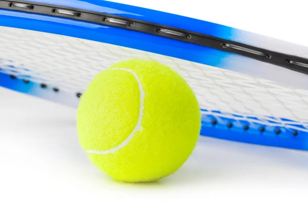 Tennisracket och boll — Stockfoto