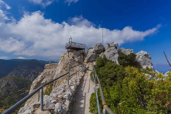 Κορυφή του Κάστρου του Αγίου Ιλαρίωνα στην περιοχή Κερύνεια - Βόρεια Κύπρος — Φωτογραφία Αρχείου