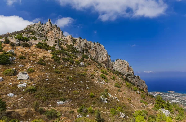 Historische Burg des Heiligen Hilarion in Kyrenia - Nordzypern — Stockfoto