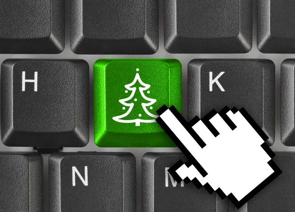 Teclado de computador com chave de árvore de Natal — Fotografia de Stock