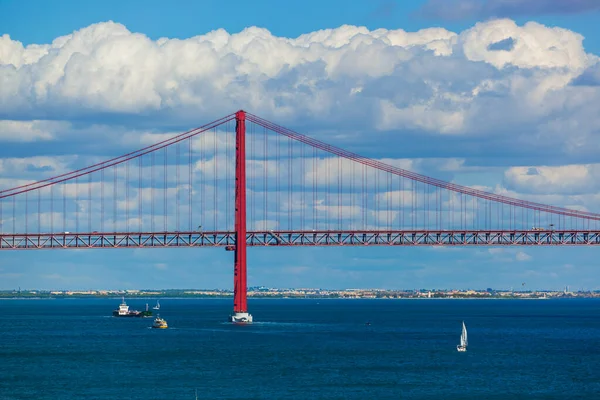 Lizbona i 25 kwietnia Bridge - Portugalia — Zdjęcie stockowe