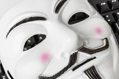 Bilgisayar hacker maskesi ve klavye