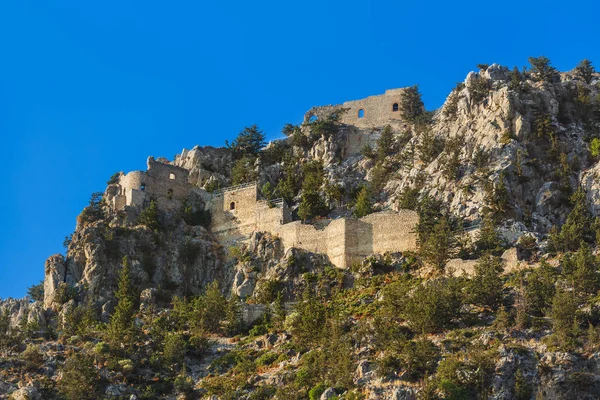 Kyrenia bölgesindeki tarihi Buffavento Kalesi - Kuzey Kıbrıs — Stok fotoğraf