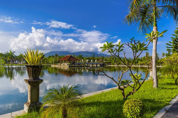 Pałac na wodzie Taman Ujung w Wyspa Bali Indonezja — Zdjęcie stockowe