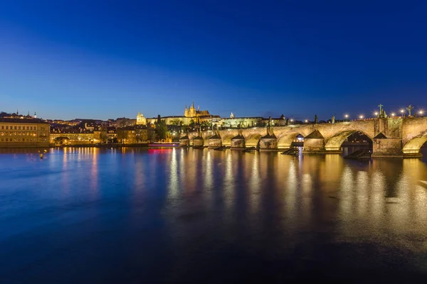 Karlsbron i Prag - Tjeckien — Stockfoto