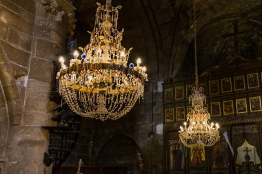 Kuzey Kıbrıs Rum Kesimi 'ndeki Bellapais Manastırı' ndaki eski avize.