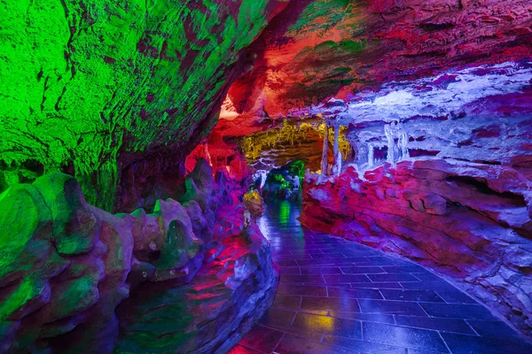 Cueva del dragón amarillo de Huanglong - China — Foto de Stock