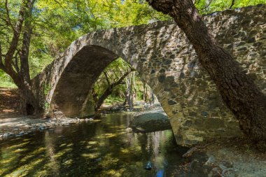 Kıbrıs 'ta Kelefos ortaçağ köprüsü