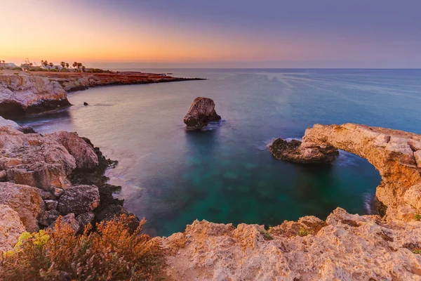 Ponte degli innamorati all'alba ad Ayia Napa Cipro — Foto Stock