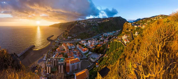 Cidade Ribeira Brava - Madeira Portugal — Fotografia de Stock