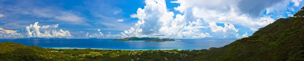 Praslin és Mahe sziget panorámája Seychelle-szigeteken — Stock Fotó