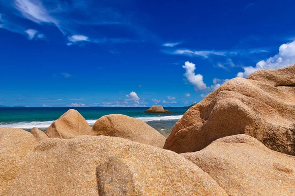 Spiaggia tropicale alle Seychelles — Foto Stock