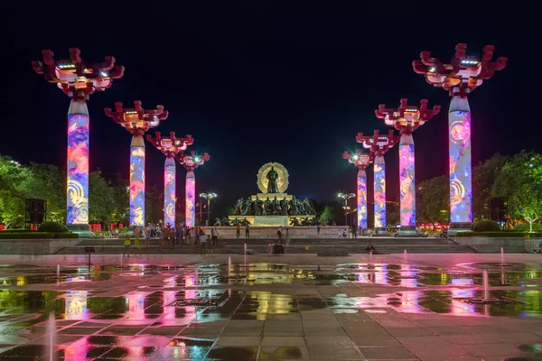 Xian, Chiny - 18 maja 2018: Pomnik w parku w dzielnicy mieszkalnej — Zdjęcie stockowe