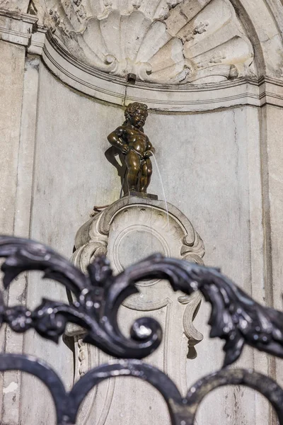 Pissing Boy statue (Manneken Pis) in Brussels Belgium — Stock Image Pissing Boy statue (Manneken Pis) in Brussels Belgium Stock Image