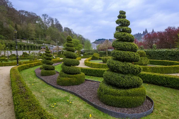 Bush-skulptur i park - Durbuy Belgium – stockfoto