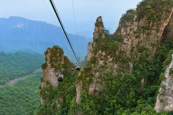 Cableway en Tianzi Avatar montañas parque natural - Wulingyuan China — Foto de Stock