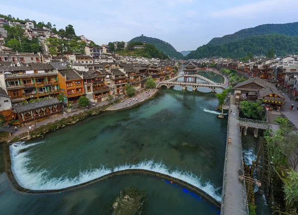 Fenghuang, Chine - 29 mai 2018 : Ancienne ville Fenghuang au coucher du soleil dans le Hunan — Photo