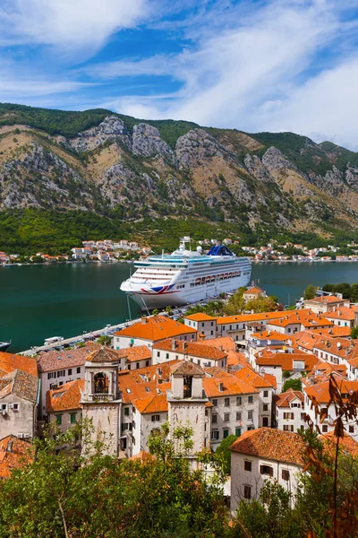 Baai van Kotor en Old Town - Montenegro — Stockfoto